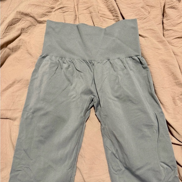 NVGTN - Solid Seamless Leggings - Picture 4 of 4